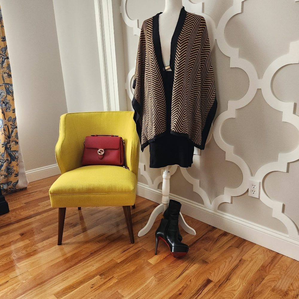 L/XL Chevron Cape - Picture 3 of 8